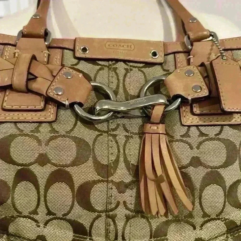Vintage Authentic medium Hampton signature  Coach purse - Picture 4 of 10
